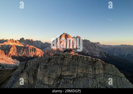 Luftbild der Hütte rifugio Nuvolau Passo Giau in den Dolomiten, Italien Stockfoto