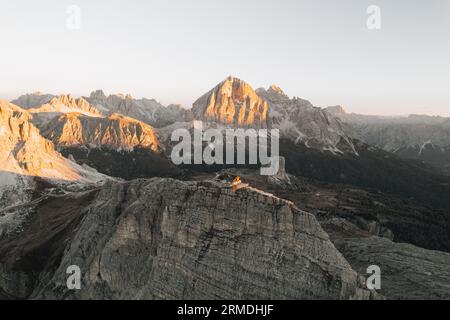 Luftbild der Hütte rifugio Nuvolau Passo Giau in den Dolomiten, Italien Stockfoto