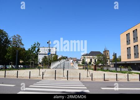 Moderne Brücke über die Mosel in Thionville Stockfoto