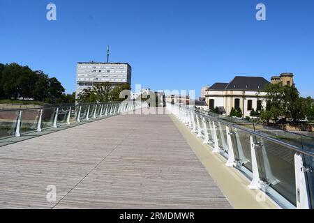 Moderne Brücke über die Mosel in Thionville Stockfoto