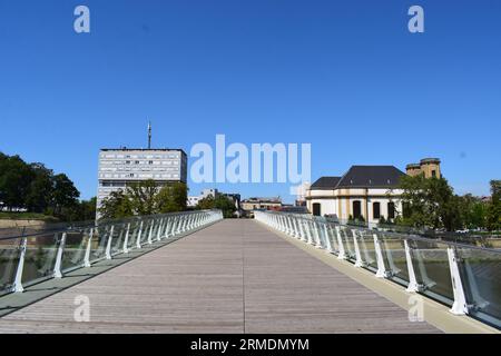 Moderne Brücke über die Mosel in Thionville Stockfoto