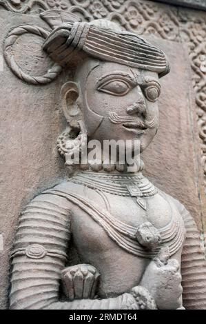 Das in der Mitte des 19. Jahrhunderts erbaute Idol an der Außenwand des Krishnapura Chhatris, auch bekannt als Krishna Pura Chhatris, Indore, Madhya Prad Stockfoto