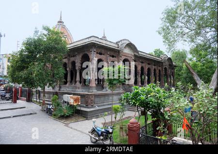 Der Krishnapura Chhatris, auch bekannt als Krishna Pura Chhatris, wurde Mitte des 19. Jahrhunderts in Indore, Madhya Pradesh, Indien erbaut Stockfoto