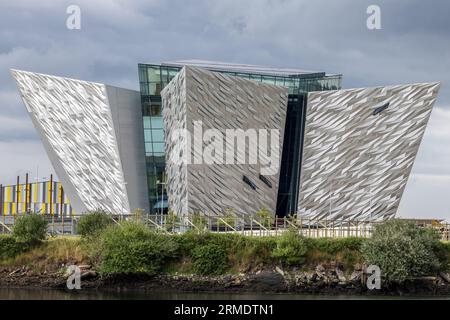 Titanic Belfast, Museum, Belfast, Nordirland, Vereinigtes Königreich aus eloxiertem Aluminium gefertigt Stockfoto