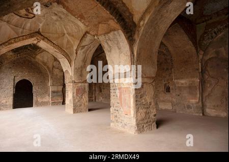 Innenräume von Nahar Jharokha, in der Festung gelegen, erbaut von Sultan Ghiyasuddin Khilji, Mandu, Madhya Pradesh, Indien Stockfoto