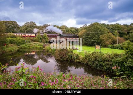 34072 ist ein Bulleid Pacific der Battle of Britain Class namens 257 Squadron. Sehen Sie gere im Burrs Park auf der East Lancashire Railway in Richtung Ramsb Stockfoto