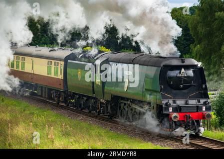 34072 ist ein Bulleid Pacific der Battle of Britain Class namens 257 Squadron. Sehen Sie gere im Burrs Park auf der East Lancashire Railway in Richtung Ramsb Stockfoto