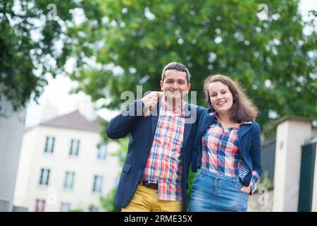 Dating-Ehepaar auf Montmartre in Paris Stockfoto