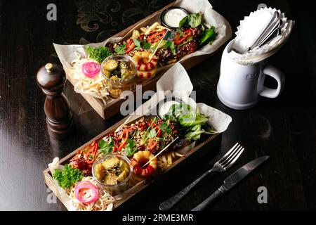 Ein Set Bier aus Fleischsnacks. Bierkneipe. Menü Stockfoto
