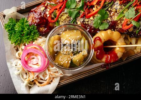 Ein Set Bier aus Fleischsnacks. Bierkneipe. Menü Stockfoto
