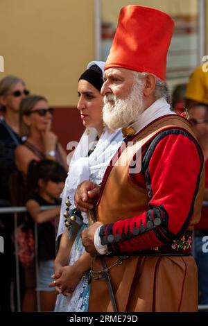 Nuoro, Sardinien, Italien - 27. August 2023: Parade der traditionellen Trachten Sardiniens anlässlich des Festes des Erlösers vom 27. August 20 Stockfoto