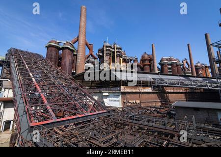 Vollständig erhaltene Eisenwerke im Museum Völklinger Hütte, UNESCO-Weltkulturerbe in Deutschland Stockfoto