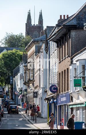 Totnes, 22. August 2023: The High Street Stockfoto