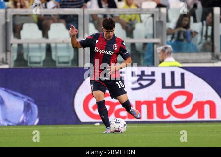 Turin, Italien. 27. August 2023. Tommaso Corazza vom Bologna FC kontrolliert den Ball im Spiel der Serie A zwischen Juventus FC und Bologna FC im Allianz Stadion. Dank: Marco Canoniero/Alamy Live News Stockfoto