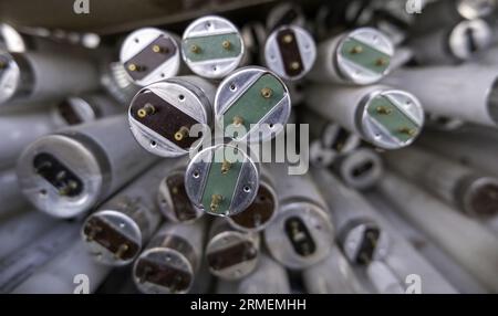 Recycling-Detail alter Leuchtstofflampen, Umweltschutz Stockfoto