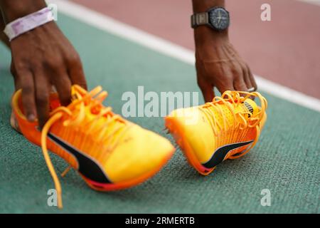 BREDA, NIEDERLANDE - JULI 28: Eine detaillierte Aufnahme der Schuhe von Ramsey Angela aus den Niederlanden, die am 1. Tag der niederländischen Leichtathletik-Meisterschaften beim AV Sprint am 28. Juli 2023 in Breda, Niederlande, in den 400-m-Hürden der Männer antreten. (Foto: Joris Verwijst/BSR Agency) Stockfoto