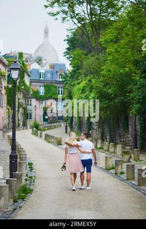 Romantisches Paar auf dem Montmartre in Paris, Frankreich Stockfoto