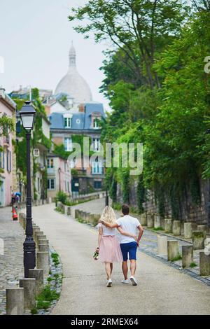 Romantisches Paar auf dem Montmartre in Paris, Frankreich Stockfoto