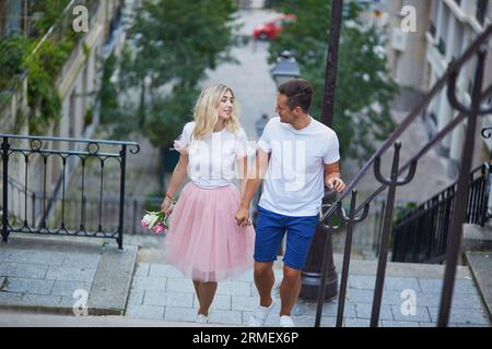 Romantisches Paar auf dem Montmartre in Paris, Frankreich Stockfoto