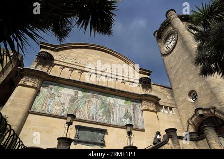 Das Hauptgebäude des Horniman Museums und der Uhrenturm. Stockfoto