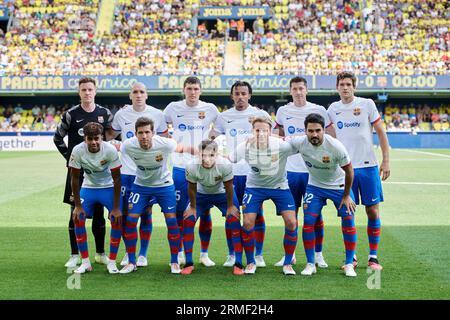 Villareal, Spanien. 27. August 2023. Barcelona Team posiert für ein Gruppenfoto während der regulären 3. Runde der La Liga EA Sport zwischen Villareal CF und FC Barcelona im Ceramica Stadion. Villareal CF 3 : 4 FC Barcelona. Quelle: SOPA Images Limited/Alamy Live News Stockfoto