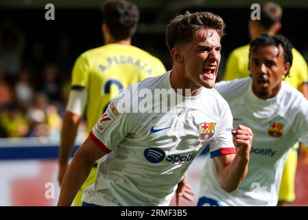 Pablo Martin „Gavi“ aus Barcelona feiert am 27. August 2023 im Estadio de la Ceramica in Villarreal, Spanien, ein Tor während des spanischen Fußballspiels La Liga zwischen Villarreal CF und FC Barcelona Stockfoto