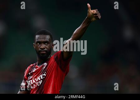 Fikayo Tomori vom AC Mailand feiert den Sieg am Ende des Fußballspiels der Serie A zwischen AC Mailand und Torino FC. Stockfoto