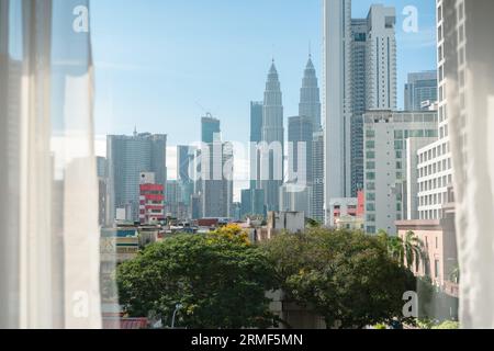 Kuala Lumpur, Malaysia - 10. Juli 2023: Blick auf das Wolkenkratzer von Kuala Lumpur Stockfoto