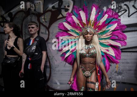 London, Großbritannien. 28. August 2023. Notting Hill Karneval. Europas größte Straßenparty erobert die Straßen der Weststadt mit Feiern der karibischen Kultur und Gemeinschaft. Guy Corbishley/Alamy Live News Stockfoto