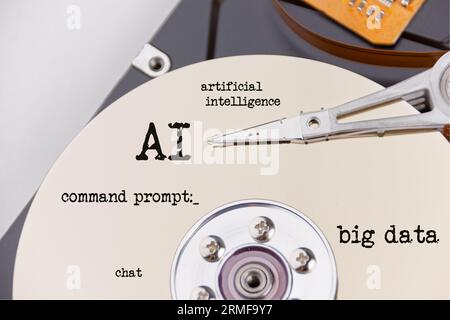 KI-Technologie demonstriert mit Festplatte für Daten, Eingabeaufforderung. Chatten Sie mit künstlicher Intelligenz. Big Data Stockfoto