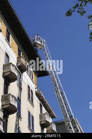 Bergamo, Italien. 28. August 2023. Schlechtes Wetter in der Lombardei engagierten sich Feuerwehrleute 24 Stunden am Tag, um die Stadt nach einem weiteren heftigen atmosphärischen Ereignis in der Stadt zu sichern. Quelle: Unabhängige Fotoagentur/Alamy Live News Stockfoto