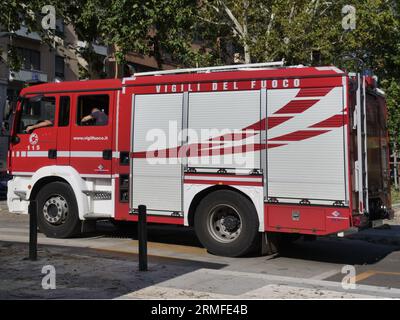 Bergamo, Italien. 28. August 2023. Schlechtes Wetter in der Lombardei engagierten sich Feuerwehrleute 24 Stunden am Tag, um die Stadt nach einem weiteren heftigen atmosphärischen Ereignis in der Stadt zu sichern. Quelle: Unabhängige Fotoagentur/Alamy Live News Stockfoto