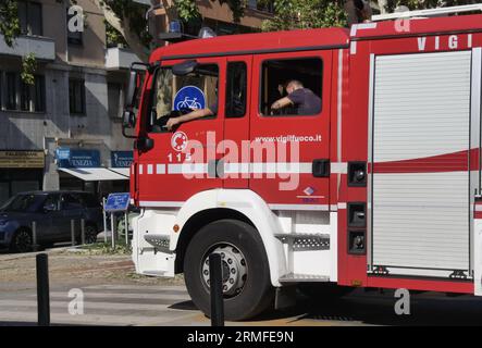 Bergamo, Italien. 28. August 2023. Schlechtes Wetter in der Lombardei engagierten sich Feuerwehrleute 24 Stunden am Tag, um die Stadt nach einem weiteren heftigen atmosphärischen Ereignis in der Stadt zu sichern. Quelle: Unabhängige Fotoagentur/Alamy Live News Stockfoto