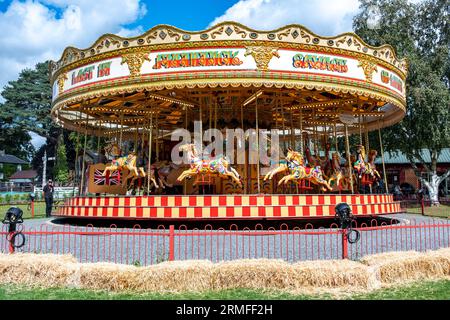 Bressingham, Norfolk, Großbritannien – 21. August 2023. Traditionelles viktorianisches Karussell oder Karussell Stockfoto