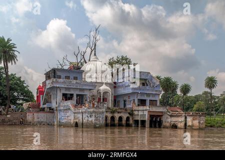 09 26 2005 Vintage Old Structure im patthar Ghat oder Massacre Ghat am Gunga River Kanpur Uttar Pradesh Indien Asien. Stockfoto