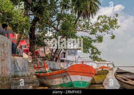 09 26 2005 Vintage Old Structure im patthar Ghat oder Massacre Ghat am Gunga River Kanpur Uttar Pradesh Indien Asien. Stockfoto