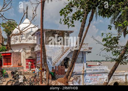 09 26 2005 Vintage Old Structure im patthar Ghat oder Massacre Ghat am Gunga River Kanpur Uttar Pradesh Indien Asien. Stockfoto