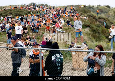 Zandvoort, Niederlande. 25. August 2023. Zuschauer, F1 Grand Prix der Niederlande auf dem Circuit Zandvoort am 25. August 2023 in Zandvoort, Niederlande. (Foto von HIGH TWO) Credit: dpa/Alamy Live News Stockfoto