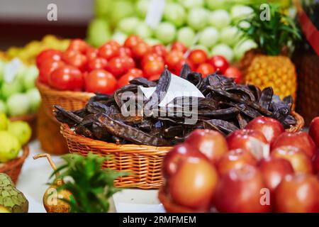 Trockene Vanille auf dem traditionellen Bauernmarkt Mercado dos Lavradores, Funchal, Madeira Insel, Portugal Stockfoto