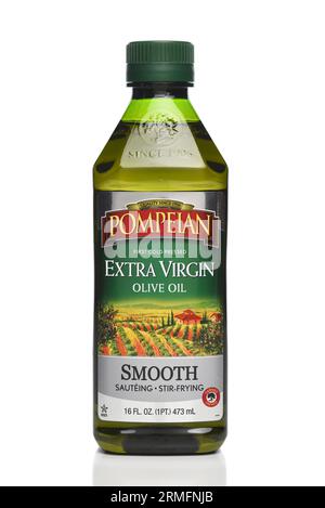 IRIVNE, KALIFORNIEN - 27. August 2023: Eine Flasche Pompeji Extra Virgin Olive Oil. Stockfoto