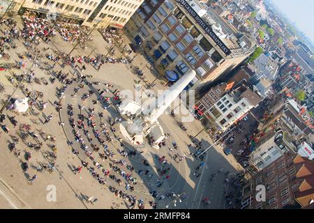 Blick aus der Vogelperspektive auf den Damplein in Amsterdam, Niederlande Stockfoto