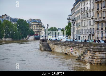 PARIS - 3. JUNI: Die Überschwemmung von Paris am 3. Juni 2016 in Paris, Frankreich Stockfoto