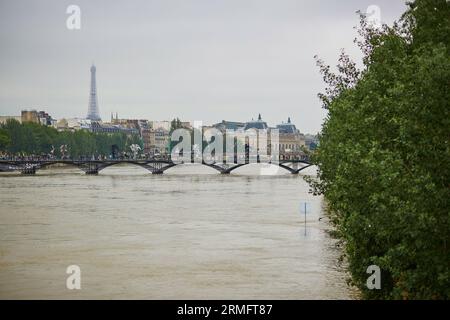 PARIS - 3. JUNI: Die Überschwemmung von Paris am 3. Juni 2016 in Paris, Frankreich Stockfoto