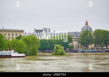 PARIS - 3. JUNI: Die Überschwemmung von Paris am 3. Juni 2016 in Paris, Frankreich Stockfoto