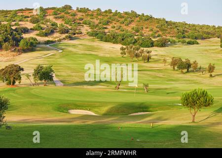 Großes golffeld an der Algarve, Portugal Stockfoto