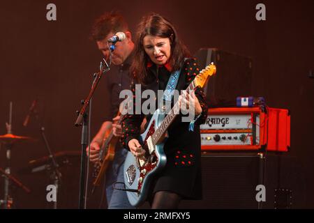 Emma Pollock von der schottischen Band The Delgados on the Mountain Stage beim Green man Festival in Wales, Großbritannien, August 2023. Foto: Rob Watkins Stockfoto