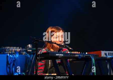 Salami Rose Joe Louis – Lindsay Olsen – spielt den Wallled Garden beim Green man Festival in Wales, Großbritannien, August 2023. Foto: Rob Watkins Stockfoto