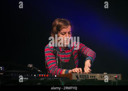 Salami Rose Joe Louis – Lindsay Olsen – spielt den Wallled Garden beim Green man Festival in Wales, Großbritannien, August 2023. Foto: Rob Watkins Stockfoto