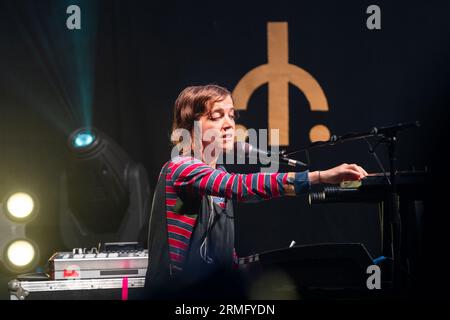 Salami Rose Joe Louis – Lindsay Olsen – spielt den Wallled Garden beim Green man Festival in Wales, Großbritannien, August 2023. Foto: Rob Watkins Stockfoto