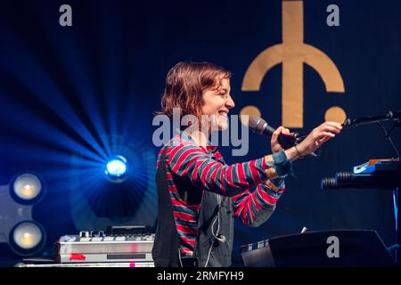 Salami Rose Joe Louis – Lindsay Olsen – spielt den Wallled Garden beim Green man Festival in Wales, Großbritannien, August 2023. Foto: Rob Watkins Stockfoto